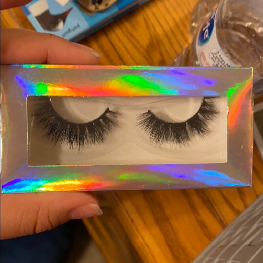 false eyelashes